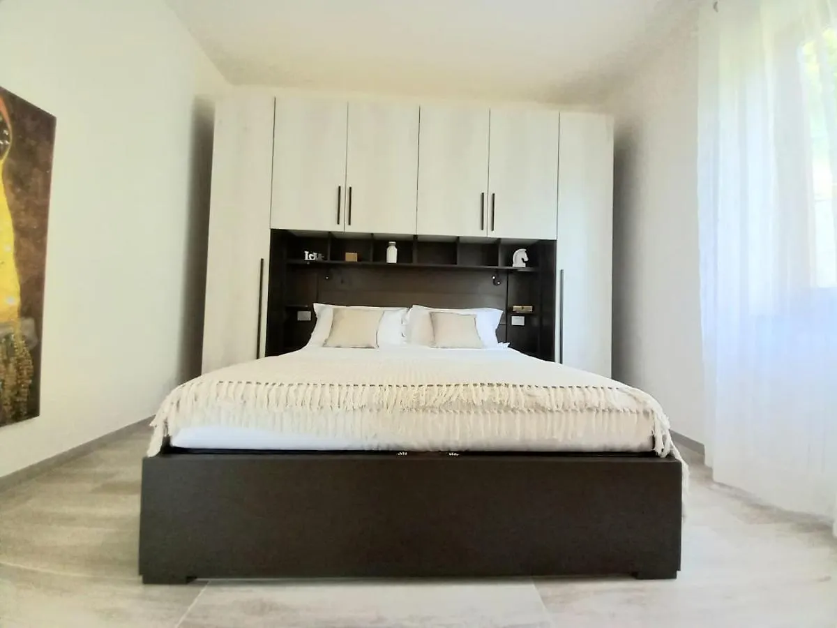 Le Grigne Guesthouse - The Garden Oliveto Lario Апартаменты